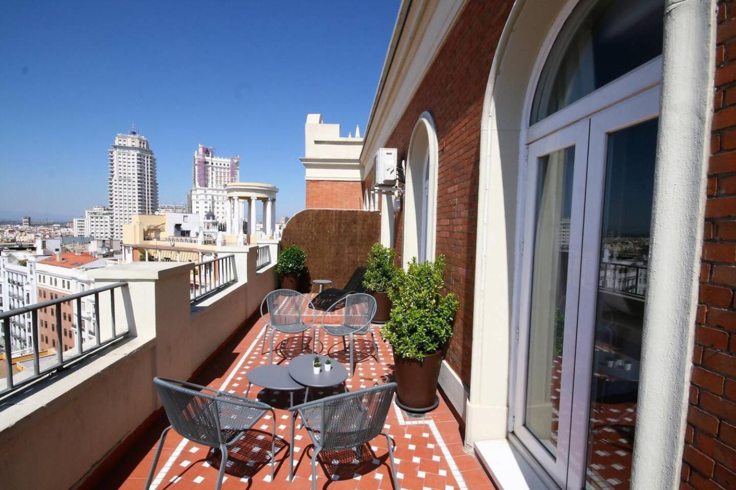Atico En La Gran Via Con Terraza Al Palacio Real Madrid Exterior photo